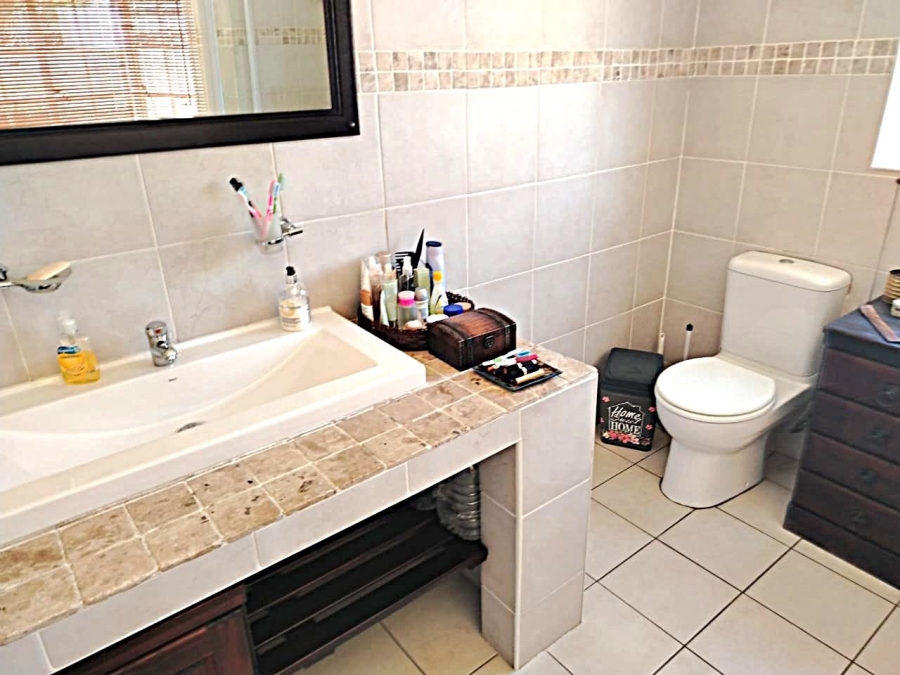 6 Bedroom Property for Sale in Vaal Dam Free State